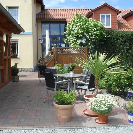 Hotel-Pension Zur Mole Wiek auf Ruegen Exterior photo